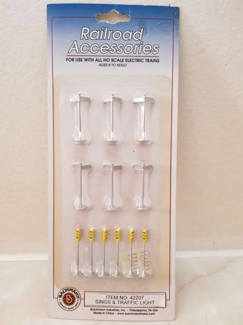 Bachmann Sign & Traffic Light (12) HO Scale
