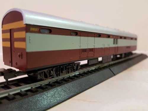 Lima Trans Karoo Baggage Van. (Original Boxed)