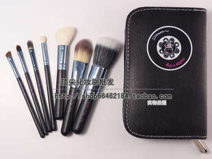 M.A.C Hello Kitty limited edition 7pcs Makeup Brush Set