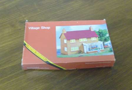 Unassebled Plastic Construction Kit - Hornby Model Railway Building 00/HO  - VILLAGE SHOP CODE R193