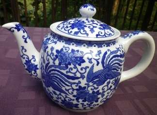 SPLENDID deep blue & white large NORITAKE 'HOWO" teapot with birds of paradise