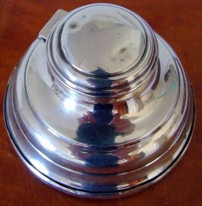 NB NB FOR EYEBEE ONLY. THANK YOU Hallmarked silver inkwell with hinged lid, Napper & Davenport