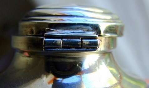NB NB FOR EYEBEE ONLY. THANK YOU Hallmarked silver inkwell with hinged lid, Napper & Davenport