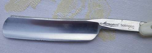 VINTAGE 'MONOPOL' SOLINGEN GERMANY CUT THROAT RAZOR. BEST SILVER STEEL. EXTRA HOLLOW GROUND