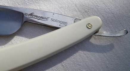 VINTAGE 'MONOPOL' SOLINGEN GERMANY CUT THROAT RAZOR. BEST SILVER STEEL. EXTRA HOLLOW GROUND