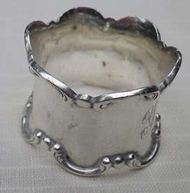 LOVELY Art Nouveau design HALLMARKED SILVER SERVIETTE RING. Birmingham, 1910.