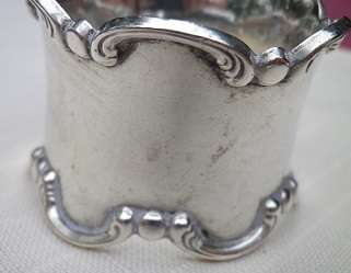 LOVELY Art Nouveau design HALLMARKED SILVER SERVIETTE RING. Birmingham, 1910.