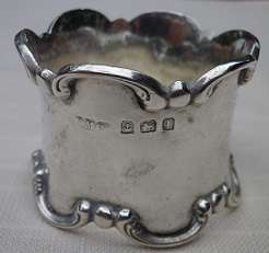 LOVELY Art Nouveau design HALLMARKED SILVER SERVIETTE RING. Birmingham, 1910.