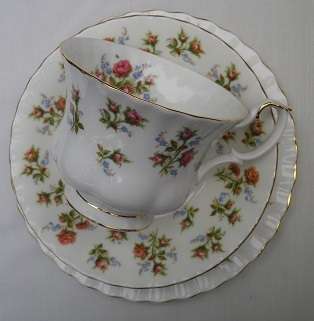 BEAUTIFUL ROYAL ALBERT "WINSOME' TRIO. Reg. No: 839184 MINT CONDITION