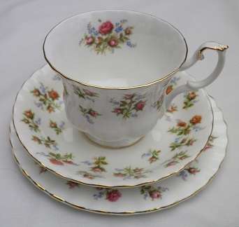 BEAUTIFUL ROYAL ALBERT "WINSOME' TRIO. Reg. No: 839184 MINT CONDITION