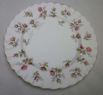 BEAUTIFUL ROYAL ALBERT "WINSOME' TRIO. Reg. No: 839184 MINT CONDITION