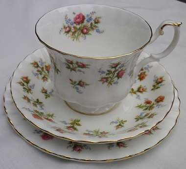 BEAUTIFUL ROYAL ALBERT "WINSOME' TRIO. Reg. No: 839184 MINT CONDITION