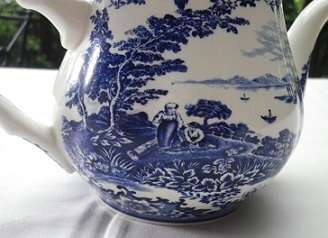 PRETTY & PRACTICAL ATTRACTIVE BLUE & WHITE WILLIAM JAMES TEA POT 'PASTORAL SYMPHONY"