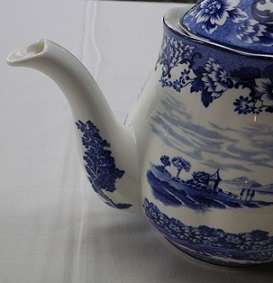 PRETTY & PRACTICAL ATTRACTIVE BLUE & WHITE WILLIAM JAMES TEA POT 'PASTORAL SYMPHONY"