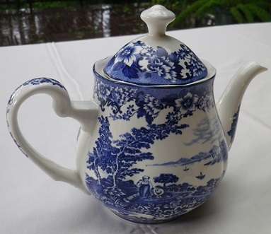 PRETTY & PRACTICAL ATTRACTIVE BLUE & WHITE WILLIAM JAMES TEA POT 'PASTORAL SYMPHONY"