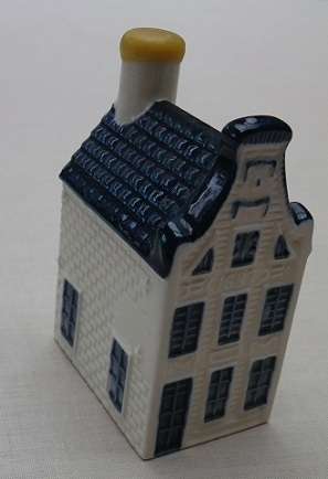 Lucky for some. No.13 Blue Delfts BOLS House FOR KLM. FULL, SEALED. EXCELLENT CONDITION