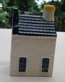 Lucky for some. No.13 Blue Delfts BOLS House FOR KLM. FULL, SEALED. EXCELLENT CONDITION