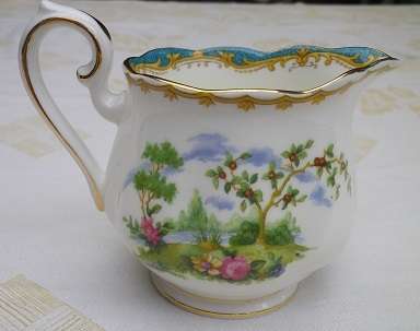 EXQUISITE, RARE ROYAL ALBERT BLUE 'CHELSEA BIRD"  MILK JUG. Reg. No: 839184 MINT CONDITION