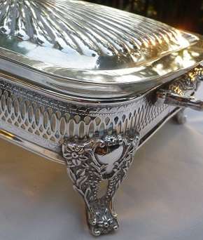 MAGNIFICENT ORNATE SILVER-PLATED RECTANGULAR LIDDED WARMING DISH HOLDER WITH GLASS INNER