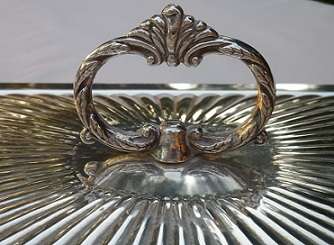 MAGNIFICENT ORNATE SILVER-PLATED RECTANGULAR LIDDED WARMING DISH HOLDER WITH GLASS INNER