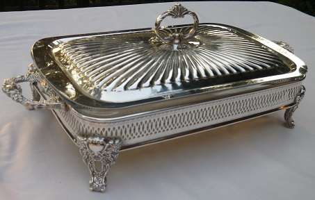 MAGNIFICENT ORNATE SILVER-PLATED RECTANGULAR LIDDED WARMING DISH HOLDER WITH GLASS INNER