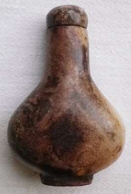 MOST UNUSUAL & INTERESTING VINTAGE ORIENTAL CARVED STONE PERFUME BOTTLE.