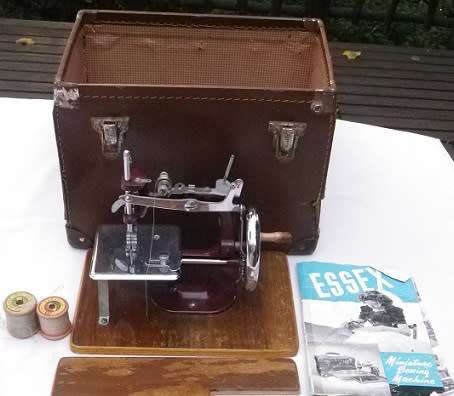 Fantabulous! RARE. Vintage 1940/1950s miniature ESSEX manual sewing machine. Original box Working.