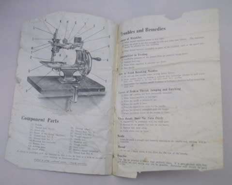 Fantabulous! RARE. Vintage 1940/1950s miniature ESSEX manual sewing machine. Original box Working.