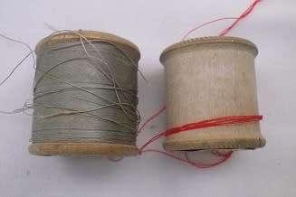 Fantabulous! RARE. Vintage 1940/1950s miniature ESSEX manual sewing machine. Original box Working.