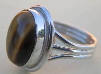 Attractive Sterling silver and Tiger's Eye ring.  Size P