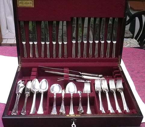 Magnificent 87 piece,8 place setting,QUEENS PATTERN A1Silver-plated cutlery service.Canteen with key