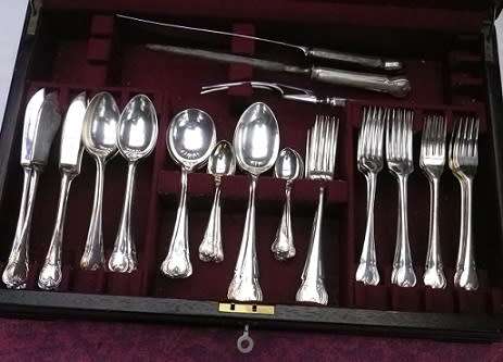 Magnificent 87 piece,8 place setting,QUEENS PATTERN A1Silver-plated cutlery service.Canteen with key