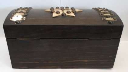 PRETTY c1890's WOODEN CARD/LETTER BOX with beautiful mother-of-pearl detail. 20x10x10cm