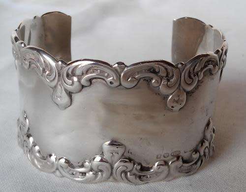 SILVER ART NOUVEAU CUFF BANGLE. 24 GRAM  WIDTH: 30 mm wide