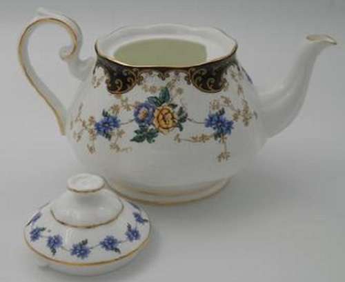 ROYAL ALBERT `DUCHESS`  SPECIAL CENTENARY EDITION LARGE TEAPOT 2010