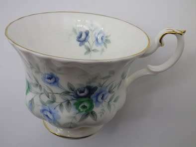ROYAL ALBERT Bone China Trio. "INSPIRATION"