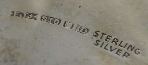 Lovely wide vintage belt style hallmarked silver adjustable bracelet. 29 grms width: 3cmx 23.5cm lon