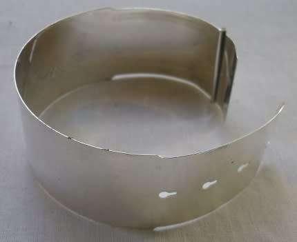 Lovely wide vintage belt style hallmarked silver adjustable bracelet. 29 grms width: 3cmx 23.5cm lon
