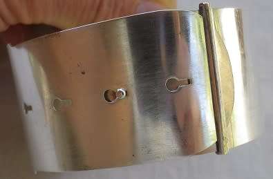 Lovely wide vintage belt style hallmarked silver adjustable bracelet. 29 grms width: 3cmx 23.5cm lon