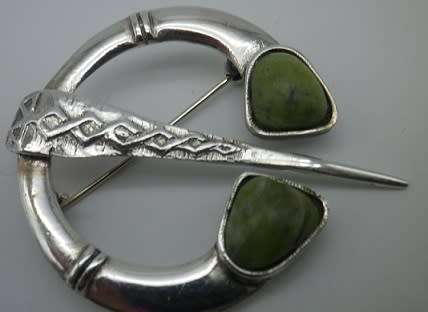 Vintage/antique? Hallmarked Silver Scottish penannular kilt pin/brooch signed 5 cm 11 grms