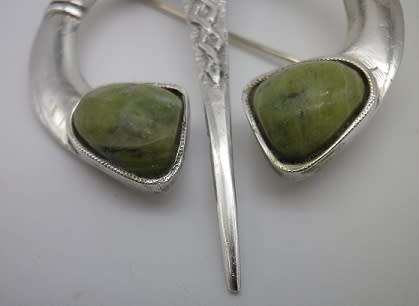 Vintage/antique? Hallmarked Silver Scottish penannular kilt pin/brooch signed 5 cm 11 grms