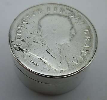Sterling Silver pill pot with coin lid 1805 TEN PENCE IRISH BANK TOKEN.GEORGE III 12grms 2.3x 1.3 cm
