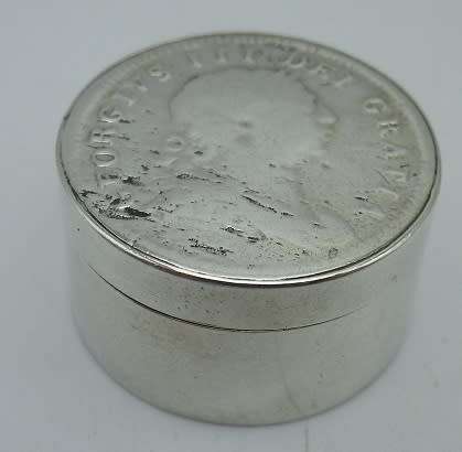 Sterling Silver pill pot with coin lid 1805 TEN PENCE IRISH BANK TOKEN.GEORGE III 12grms 2.3x 1.3 cm
