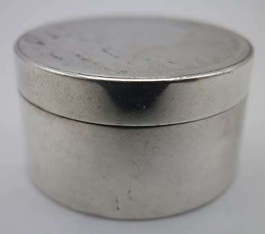 Sterling Silver pill pot with coin lid 1805 TEN PENCE IRISH BANK TOKEN.GEORGE III 12grms 2.3x 1.3 cm