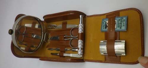Vintage Men's manicure set. Made in Sheffield, England. Leather case. Intact. Very good condition