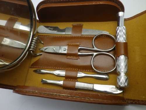 Vintage Men's manicure set. Made in Sheffield, England. Leather case. Intact. Very good condition