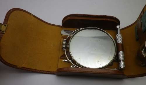 Vintage Men's manicure set. Made in Sheffield, England. Leather case. Intact. Very good condition
