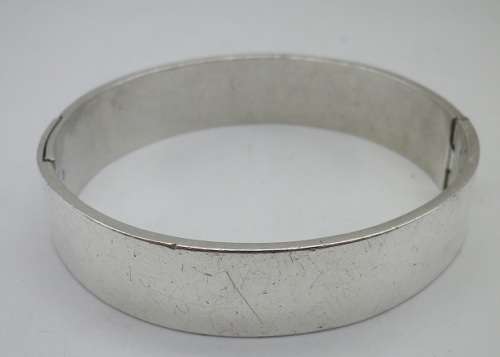 FOR ROGER ONLY PLEASE HEAVY VINTAGE STERLING SILVER UNISEX CLIP BANGLE. 66grms. 6.5 x 6 x 1.5cm