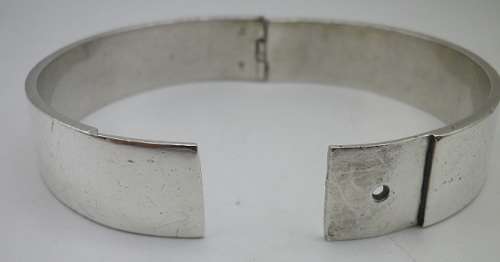 FOR ROGER ONLY PLEASE HEAVY VINTAGE STERLING SILVER UNISEX CLIP BANGLE. 66grms. 6.5 x 6 x 1.5cm
