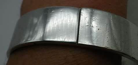 FOR ROGER ONLY PLEASE HEAVY VINTAGE STERLING SILVER UNISEX CLIP BANGLE. 66grms. 6.5 x 6 x 1.5cm